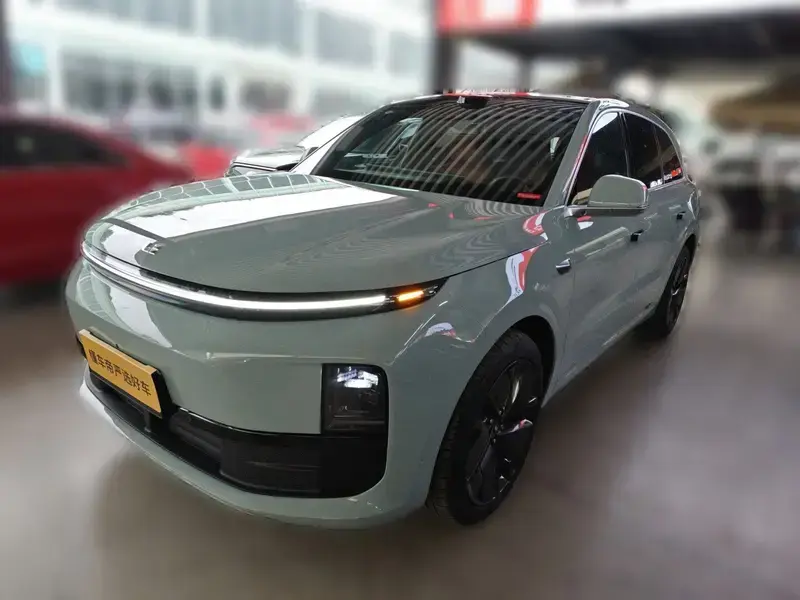 2025 Li Auto (Lixiang) L6 с пробегом 11 100 км