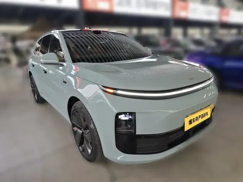 2025 Li Auto (Lixiang) L6 с пробегом 11 100 км