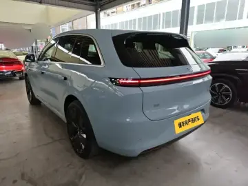 2025 Li Auto (Lixiang) L6 с пробегом 11 100 км