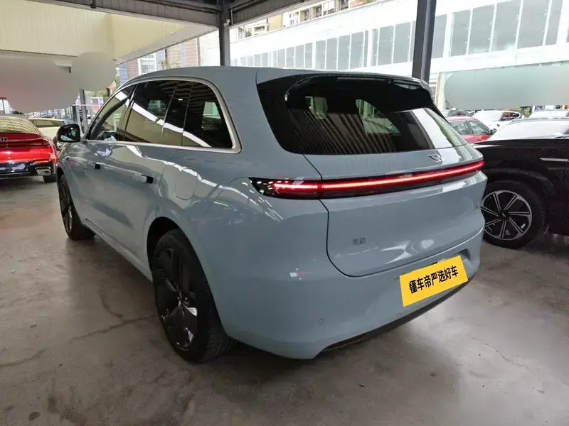 2025 Li Auto (Lixiang) L6 с пробегом 11 100 км