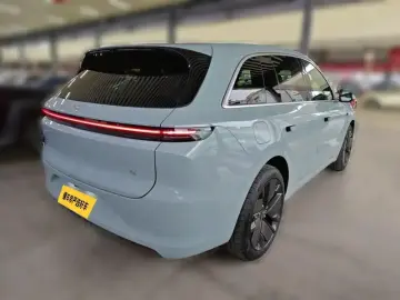 2025 Li Auto (Lixiang) L6 с пробегом 11 100 км