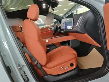 2025 Li Auto (Lixiang) L6 с пробегом 11 100 км