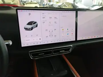 2025 Li Auto (Lixiang) L6 с пробегом 11 100 км