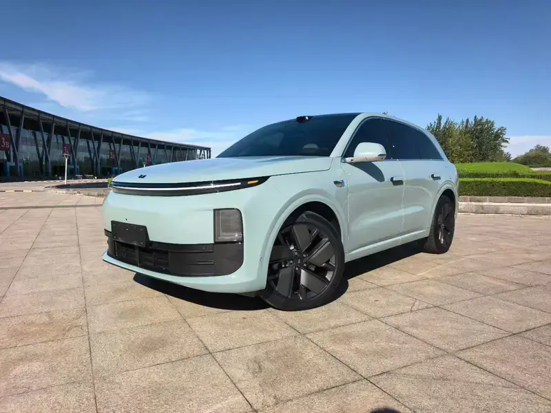 2025 Li Auto (Lixiang) L6 с пробегом 52 000 км