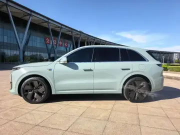 2025 Li Auto (Lixiang) L6 с пробегом 52 000 км