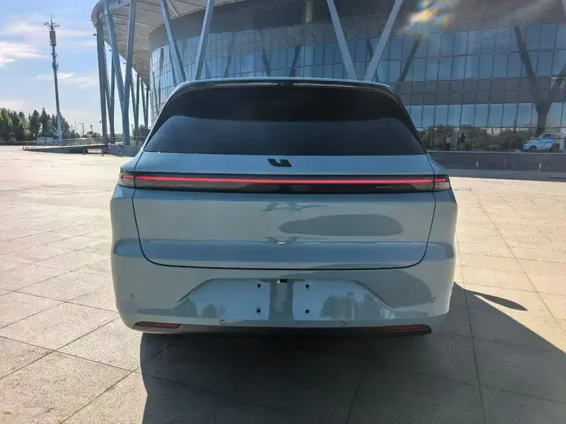 2025 Li Auto (Lixiang) L6 с пробегом 52 000 км