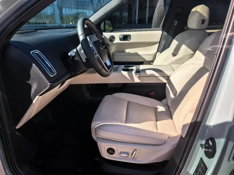 2025 Li Auto (Lixiang) L6 с пробегом 52 000 км