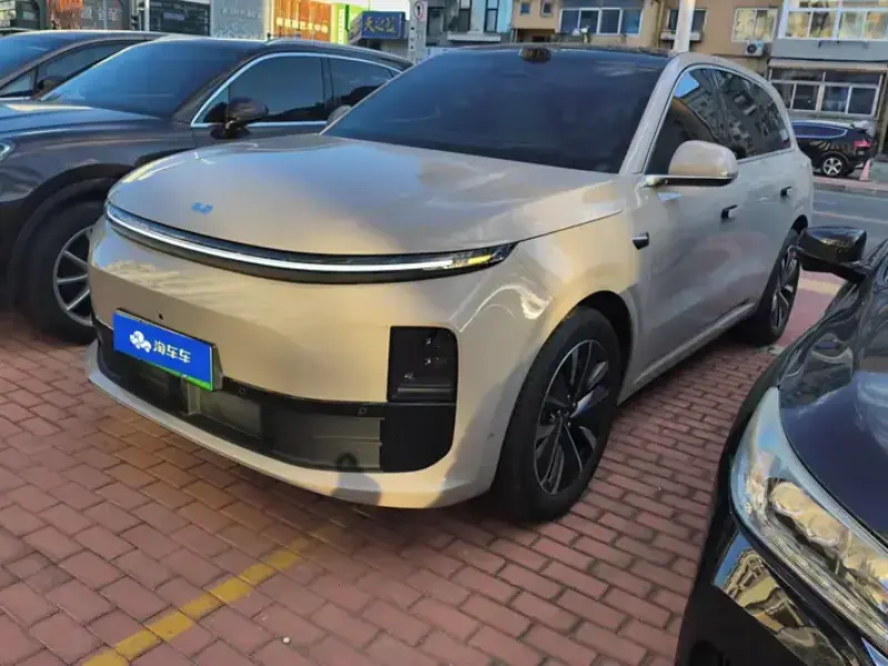 2025 Li Auto (Lixiang) L6 с пробегом 10 000 км