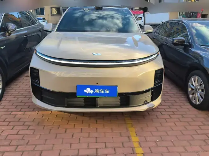 2025 Li Auto (Lixiang) L6 с пробегом 10 000 км