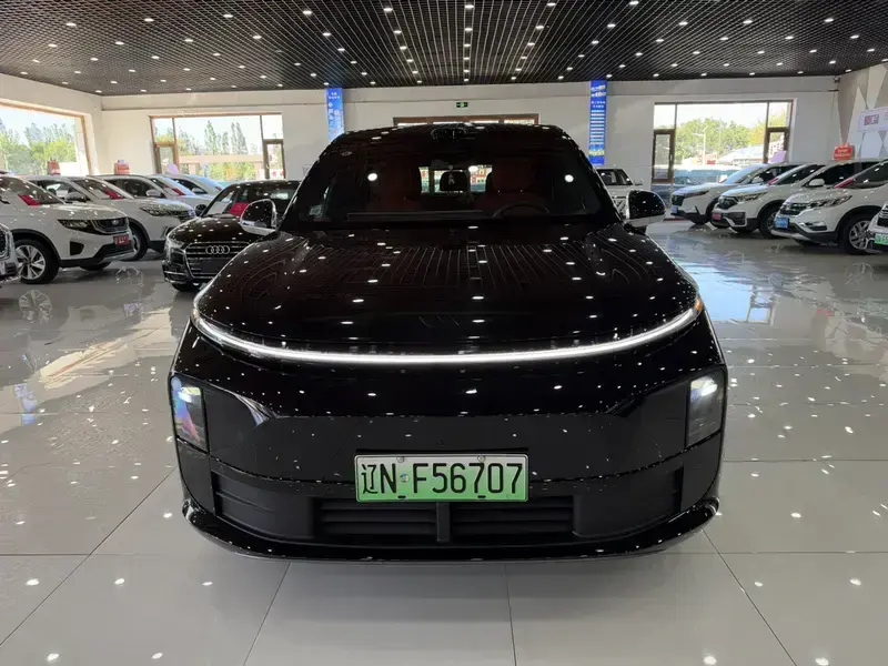 2025 Li Auto (Lixiang) L6 с пробегом 21 000 км