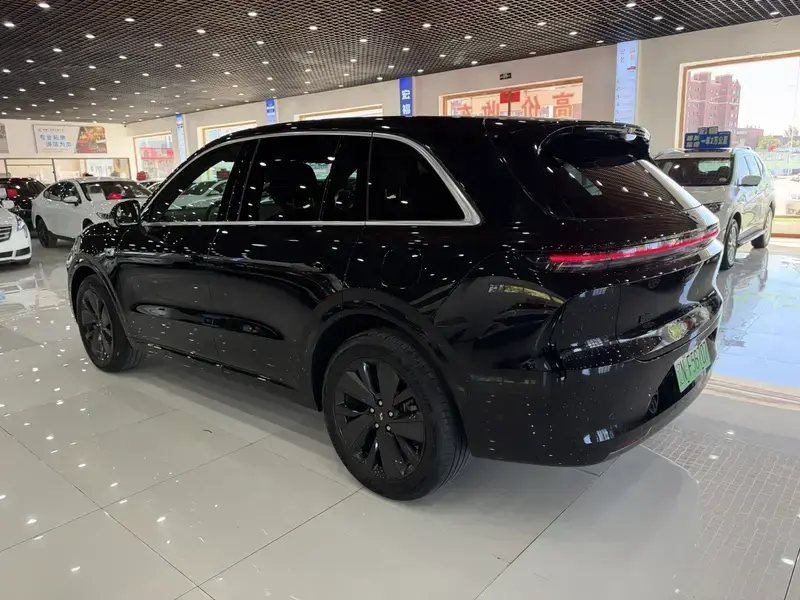 2025 Li Auto (Lixiang) L6 с пробегом 21 000 км