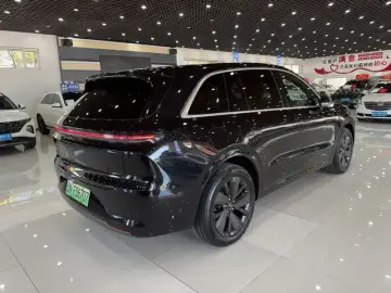 2025 Li Auto (Lixiang) L6 с пробегом 21 000 км
