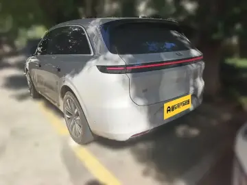 2025 Li Auto (Lixiang) L6 с пробегом 35 500 км