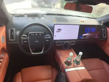 2025 Li Auto (Lixiang) L6 с пробегом 35 500 км