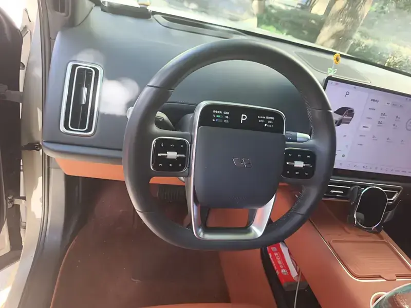 2025 Li Auto (Lixiang) L6 с пробегом 35 500 км