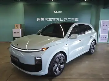 2025 Li Auto (Lixiang) L6 с пробегом 10 500 км