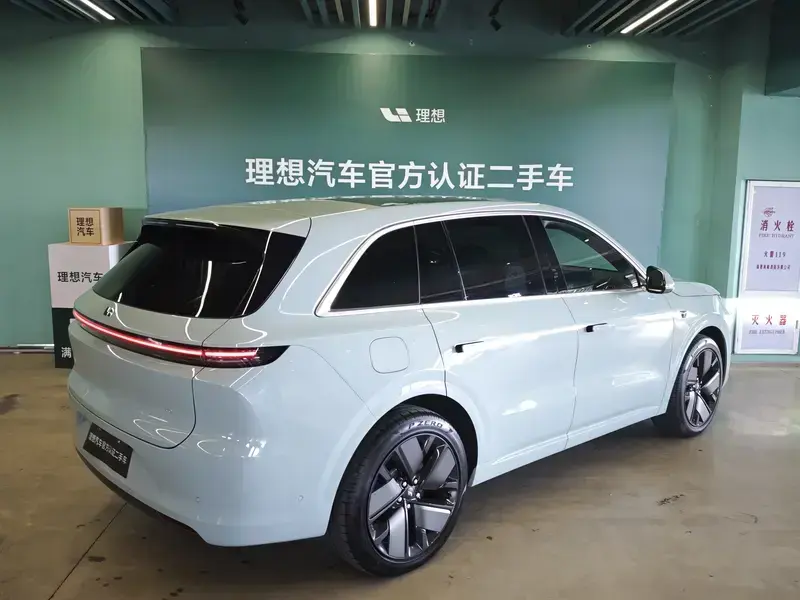 2025 Li Auto (Lixiang) L6 с пробегом 10 500 км