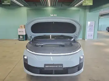 2025 Li Auto (Lixiang) L6 с пробегом 10 500 км