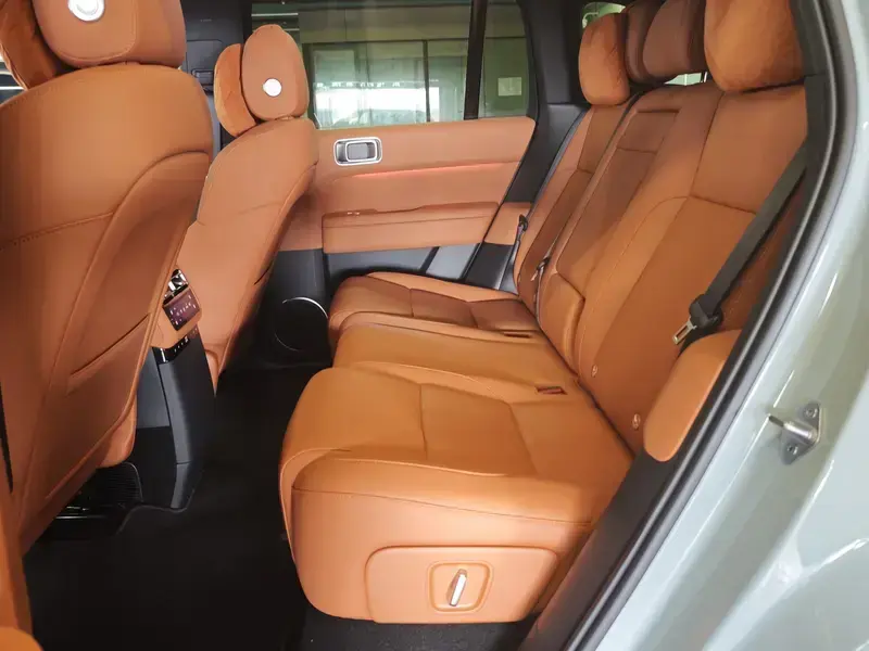 2025 Li Auto (Lixiang) L6 с пробегом 10 500 км