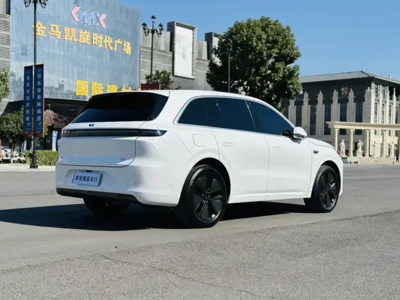 2024 Li Auto (Lixiang) L6 с пробегом 25 000 км