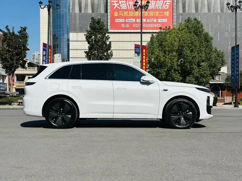 2024 Li Auto (Lixiang) L6 с пробегом 25 000 км
