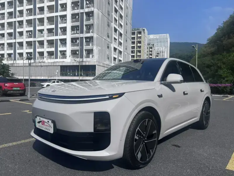 2025 Li Auto (Lixiang) L6 с пробегом 4 000 км