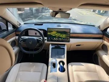 2023 Aito M5 с пробегом 113 000 км
