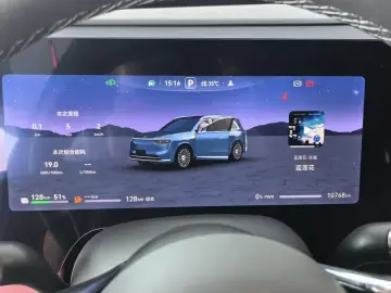 2025 Aito M8 с пробегом 10 000 км