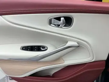 2022 Aston Martin DBX с пробегом 26 800 км