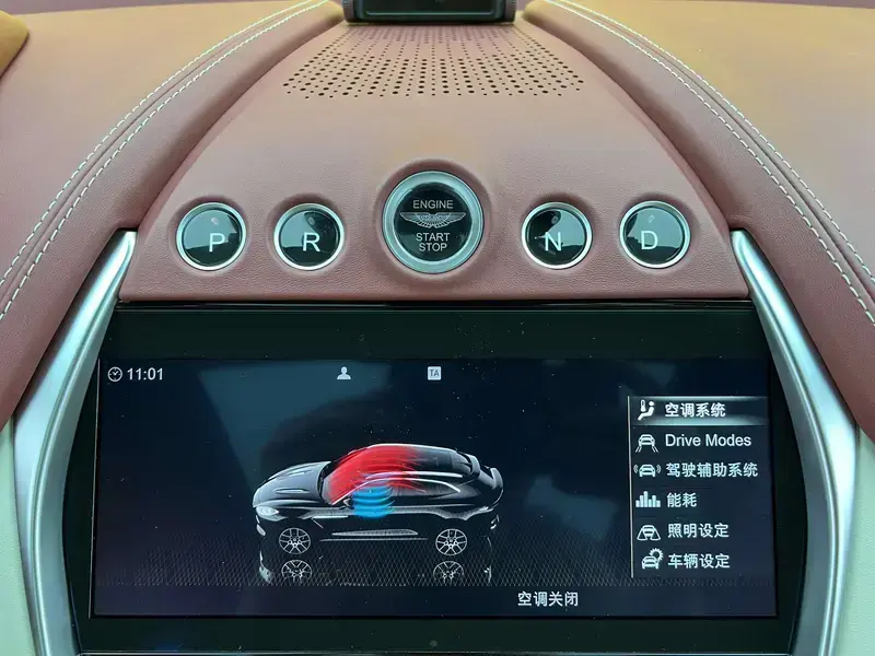 2022 Aston Martin DBX с пробегом 26 800 км