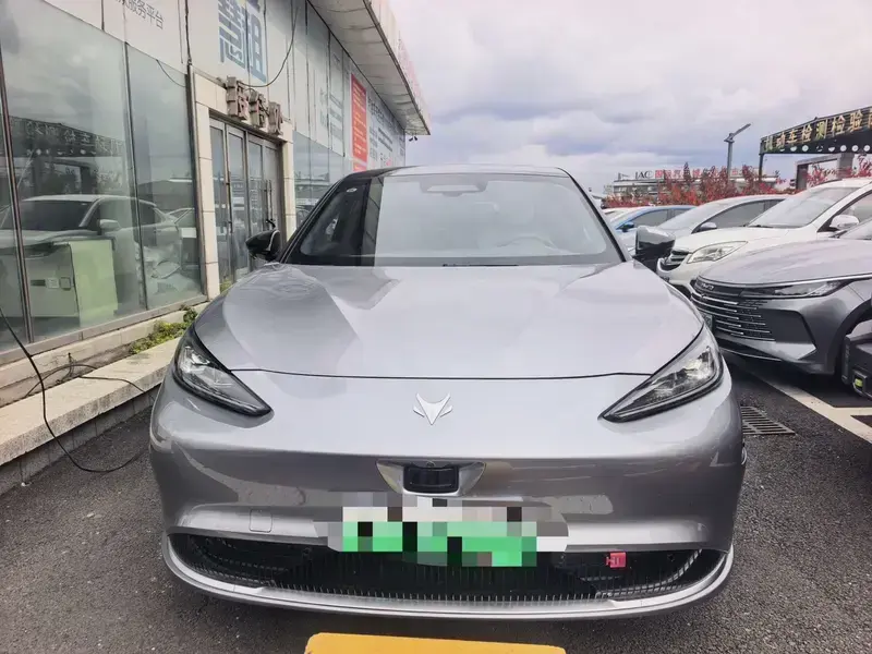 2025 Arcfox Alpha S6 с пробегом 16 000 км