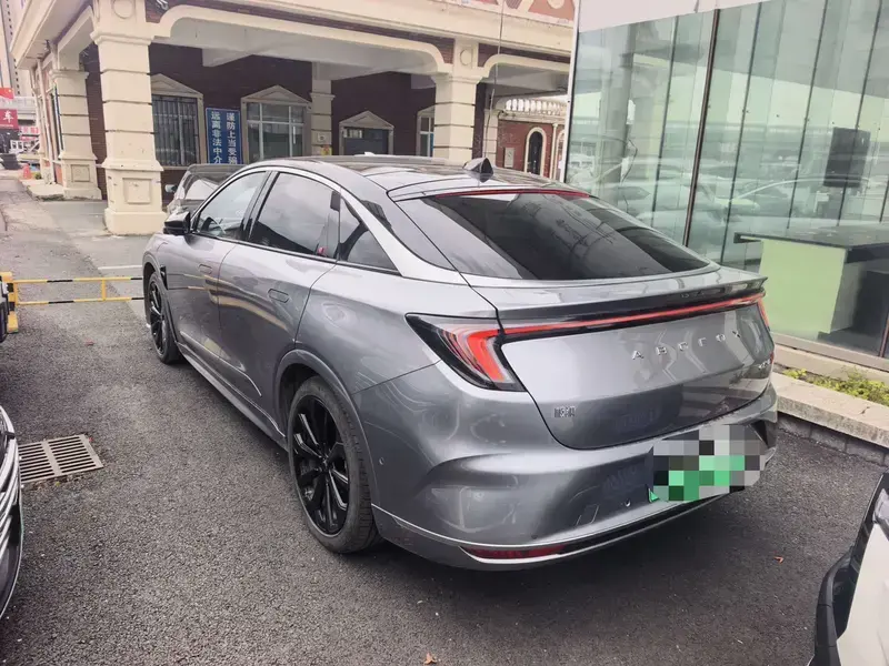 2025 Arcfox Alpha S6 с пробегом 16 000 км