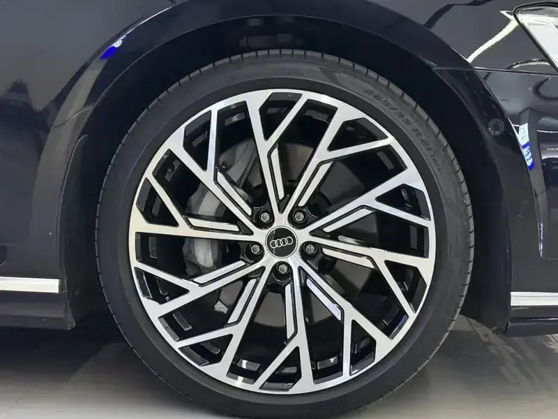 2024 Audi A8 с пробегом 14 000 км