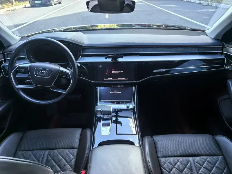 2021 Audi A8 с пробегом 71 000 км