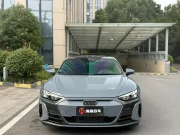 2023 Audi e-tron GT с пробегом 16 000 км