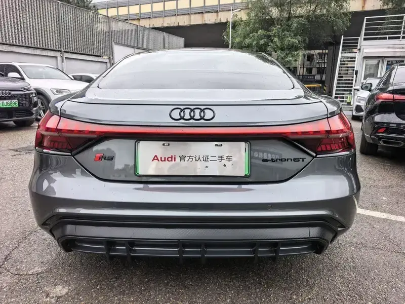 2023 Audi e-tron GT с пробегом 23 000 км