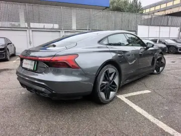 2023 Audi e-tron GT с пробегом 23 000 км