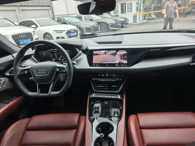 2023 Audi e-tron GT с пробегом 23 000 км