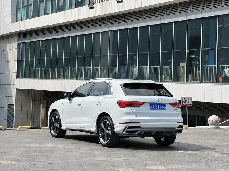 2020 Audi Q3 с пробегом 74 000 км
