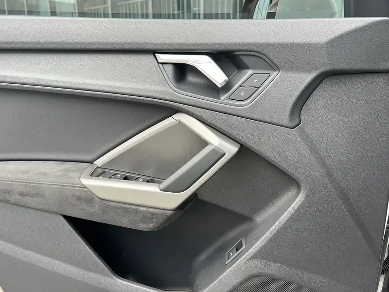 2020 Audi Q3 с пробегом 74 000 км