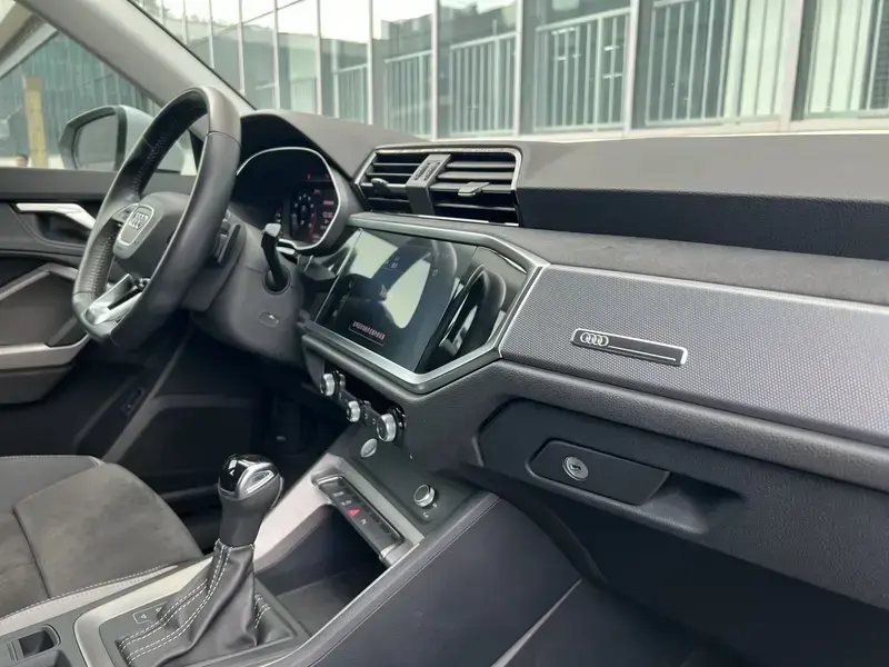 2020 Audi Q3 с пробегом 74 000 км