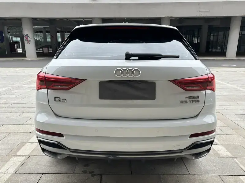 2021 Audi Q3 с пробегом 93 000 км