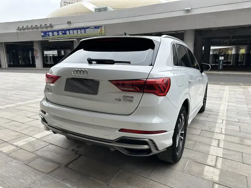 2021 Audi Q3 с пробегом 93 000 км