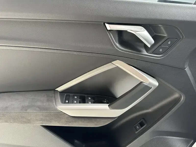 2021 Audi Q3 с пробегом 93 000 км