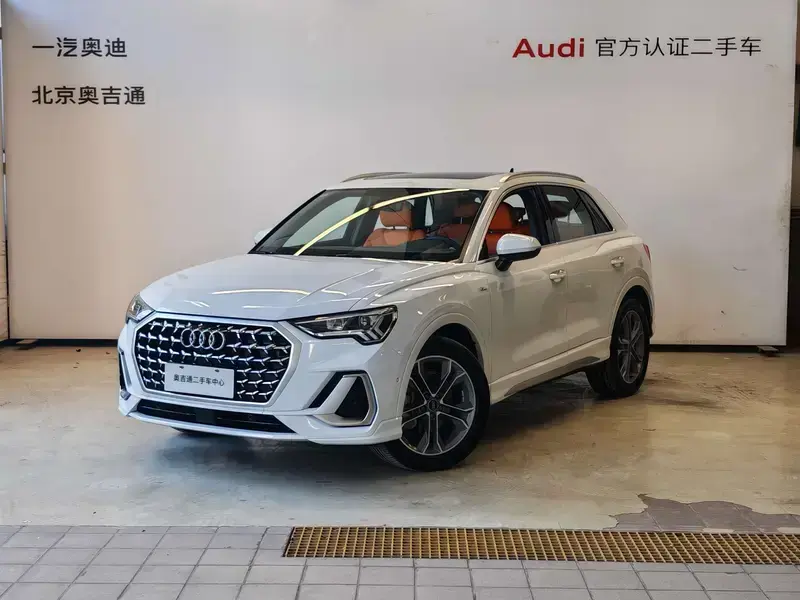 2025 Audi Q3 с пробегом 3 400 км