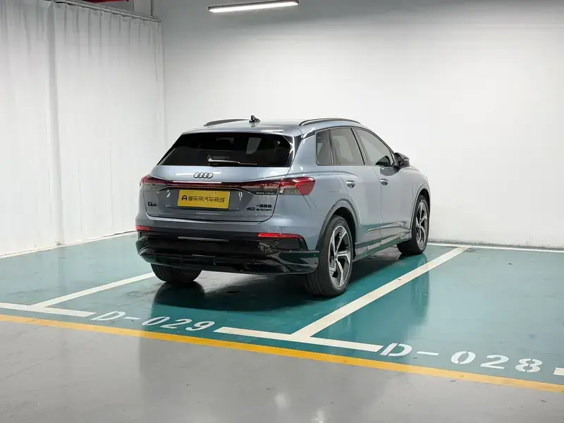 2022 Audi Q4 e-tron с пробегом 100 400 км