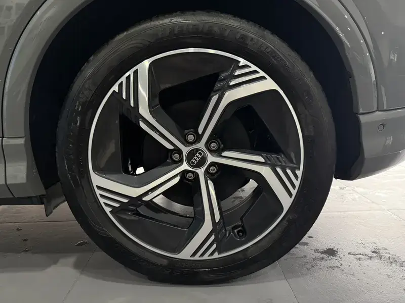 2023 Audi Q4 e-tron с пробегом 43 000 км