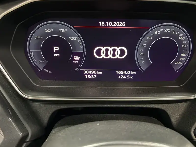 2023 Audi Q4 e-tron с пробегом 30 000 км