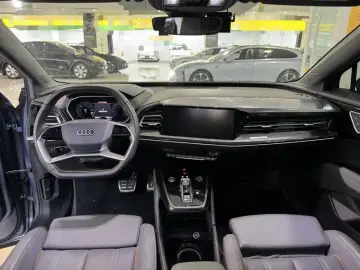 2022 Audi Q4 e-tron с пробегом 52 900 км