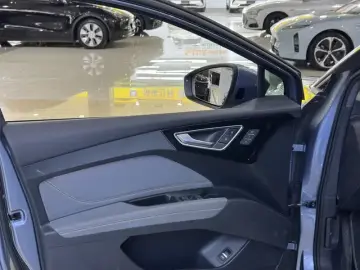 2022 Audi Q4 e-tron с пробегом 52 900 км